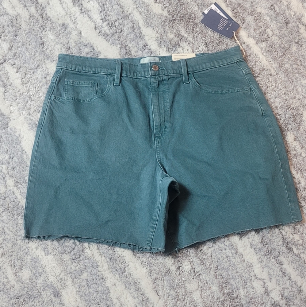 Universal Tread, green, Vintage stretch  bermuna Size 14/32